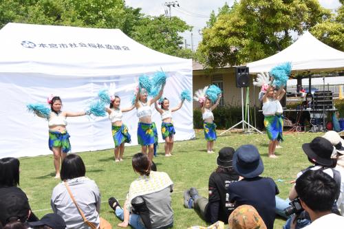 子どもたちによるフラダンスショー