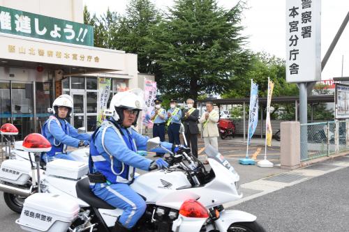 夏の交通事故防止を呼びかけました